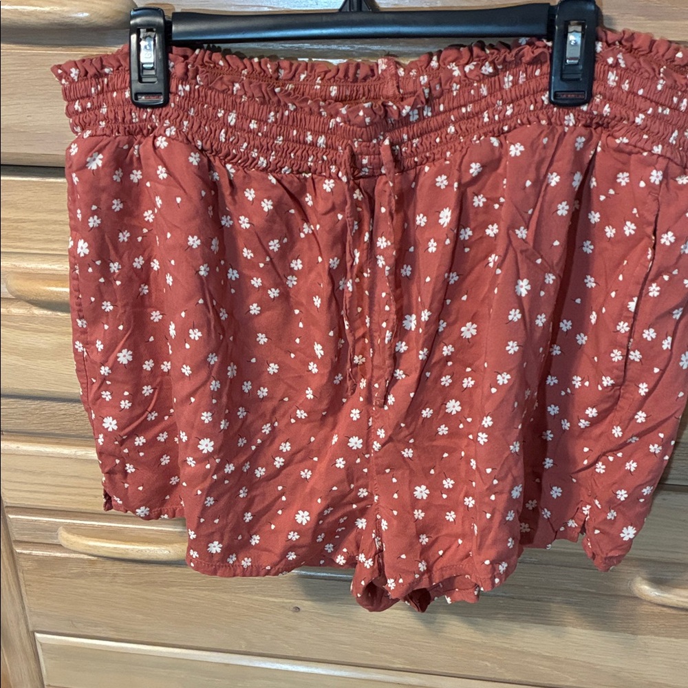 SO Women's High Rise Soft Floral Shorts Elastic waist pockets